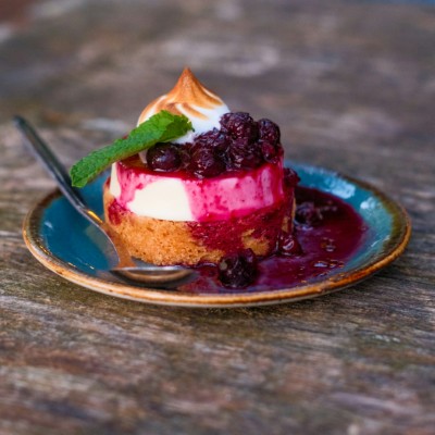 Traditional style pie beautifully presented by Haberdoedas on Unsplash